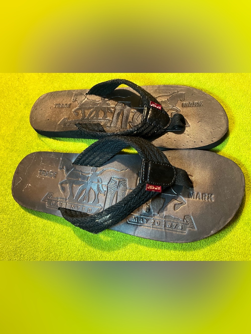 Levi's Men's Two Horse Flip Flops Men's Shoes 9M Black /Brown.  Levi's Two Horse